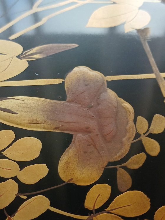 Großes japanisches Schwarzlacktablett Meiji-Zeit Ende 19. Jh. Takamaki-Relief – Gemälde & Zeichnungen, Wood (photo 4 of 15)