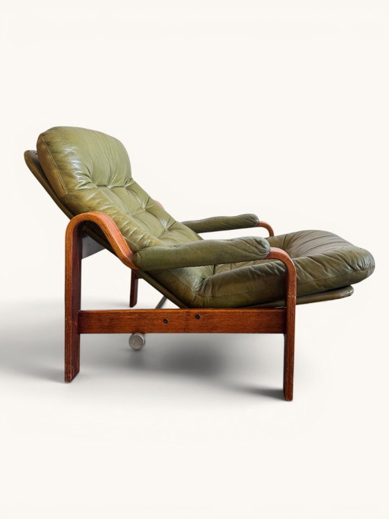 Juego de 2 sillones verde oliva – Göte Möbler, Suecia, años 70 – Sillas y sillones, Wood, Leather (photo 10 of 10)