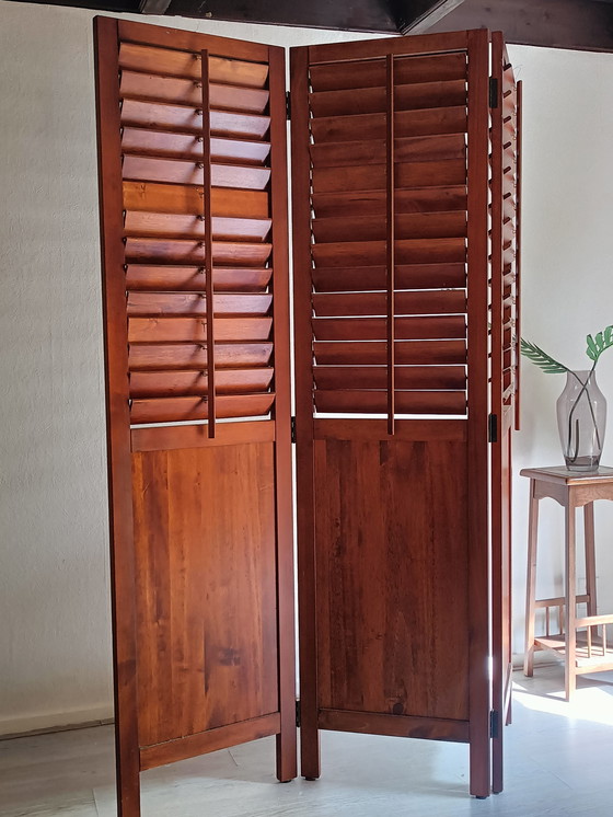 Image 1 of Séparateur d'écran à lames en bois d'acajou