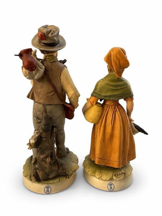 Rare Pair of Capodimonte-Style Ceramic Figurines – Decorative Objects (photo 5 of 8)