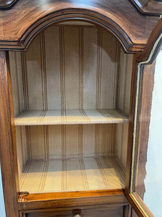 Armario antiguo de madera con tapa de vitrina. – Glass (photo 5 of 6)