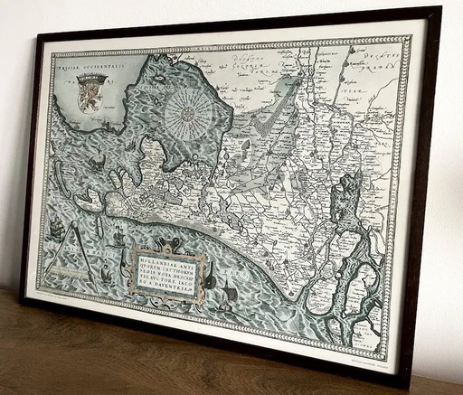 Ingelijste kaart van Nederland uit 1570 door Ortelius, Theatrum Orbis Terrarum, gedrukte reproductie op stof
