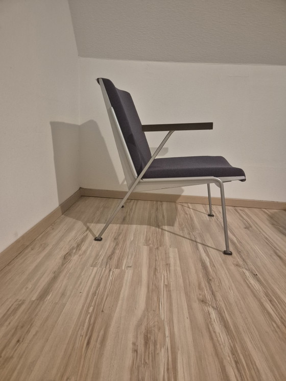 Image 1 of OASE stoel van Wim Rietveld uit de Cirkel fabriek in Zwanenburg