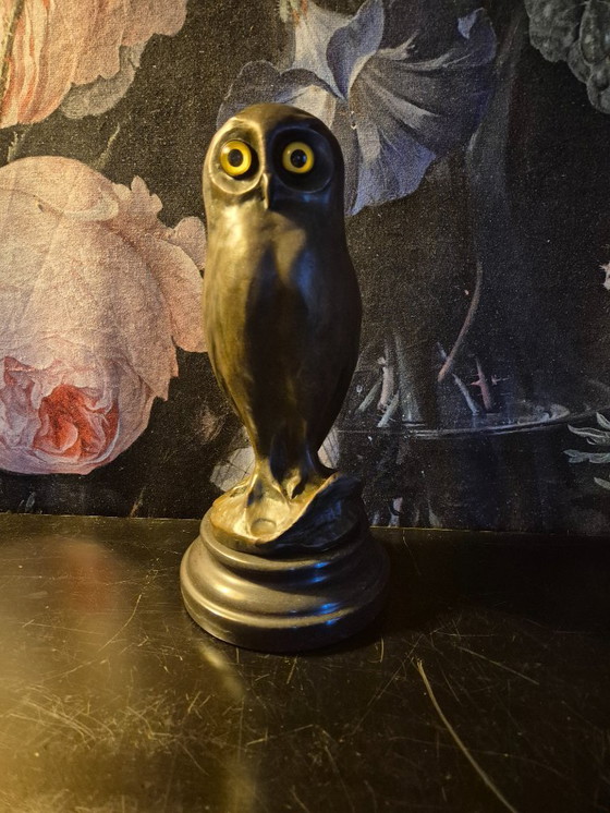 Image 1 of Statue de chouette Minerve en bronze avec des yeux en verre jaune