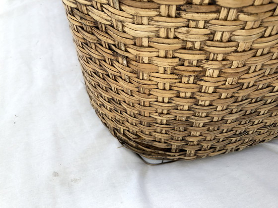 Image 1 of Grande table basse vintage en rotin