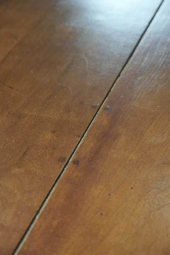 Image 1 of Charmanter alter französischer Esstisch aus Kirschholz mit zwei Schubladen