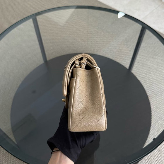 Image 1 of Borsa Chanel Classic Flap Small - Caviar 23CM trapuntata beige scuro, finiture dorate, microchip