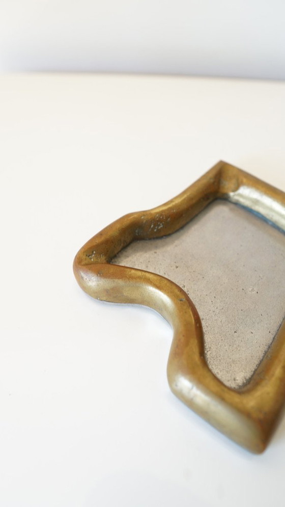 Image 1 of Posacenere asimmetrico in ottone – Design brutalista di David Marshall – Anni '80