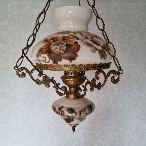 Image 1 of Lustre laiton et opaline à décors florales années 1970