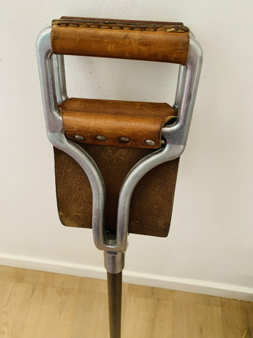 Sedile a Bastone Antico, Cuoio Goffrato Intrecciato e Rivetti in Ottone – decoratieve objecten, Wood, Leather