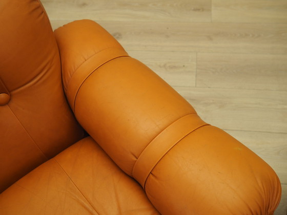 Image 1 of Ensemble de fauteuils orange, design de l'âge de l'espace, années 1960, production : Italie