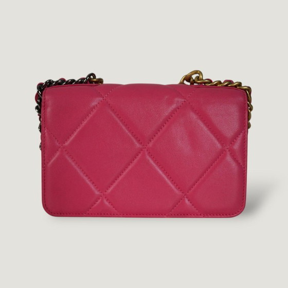 Image 1 of CHANEL PORTEMONNEE AAN KETTING 19