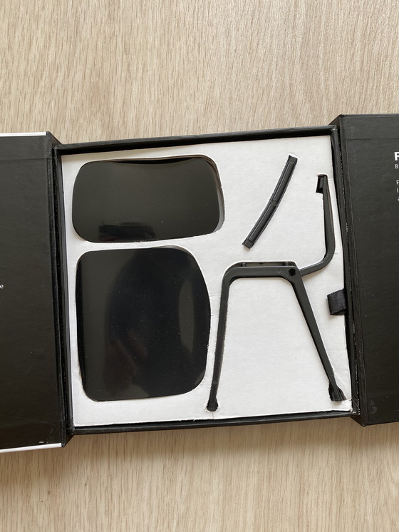 Image 1 of Miniatuur stoel Revolt (Hay) 