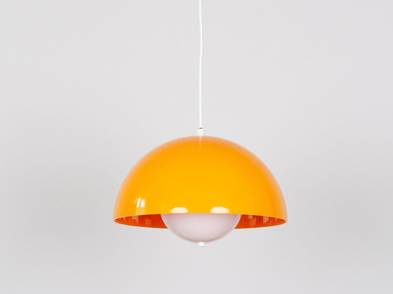 Image 1 of Coppia di 2 lampade a sospensione di epoca spaziale degli anni '70