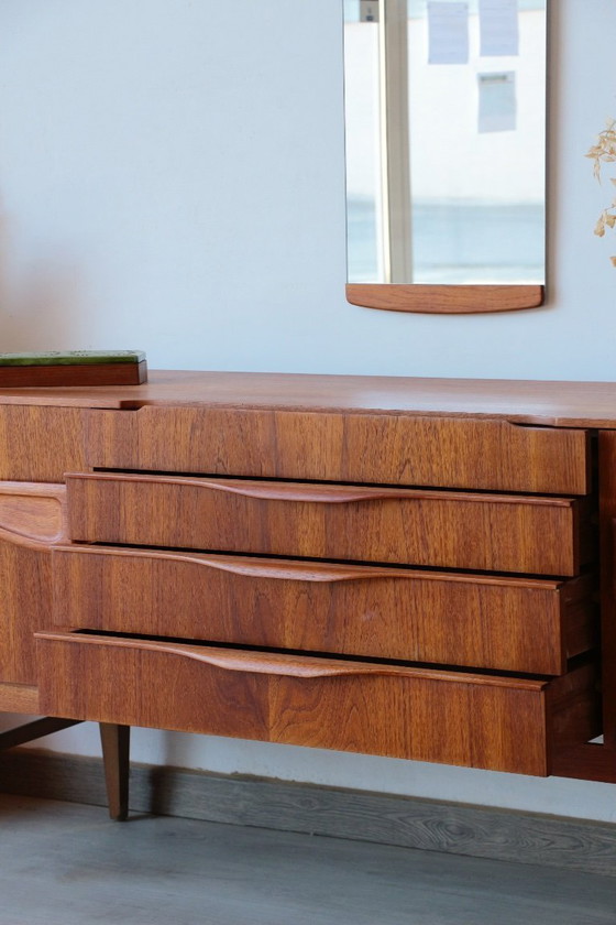 Image 1 of Skandinavisches Teak-Sideboard, 1960er Jahre - Restauriertes Beautility-Sideboard