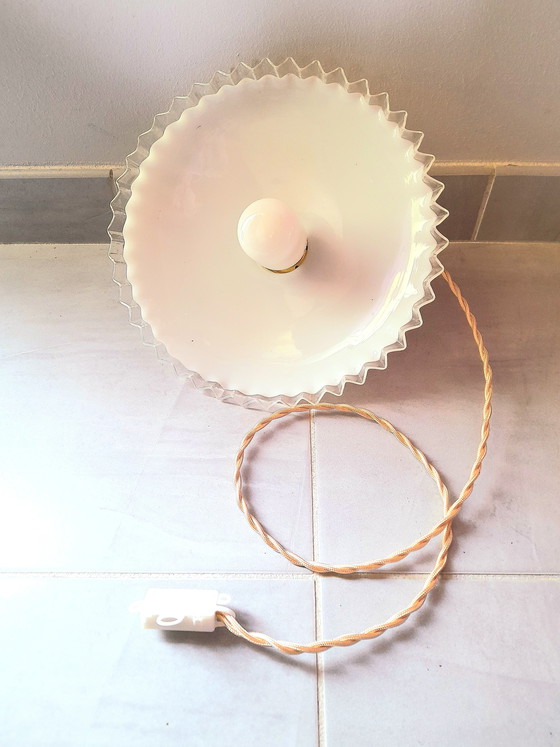 Image 1 of Lampada a sospensione in vetro opalino plissettato