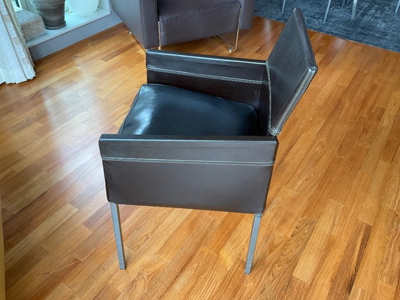 Image 1 of 2 sillas de comedor KFF, cuero marrón oscuro.