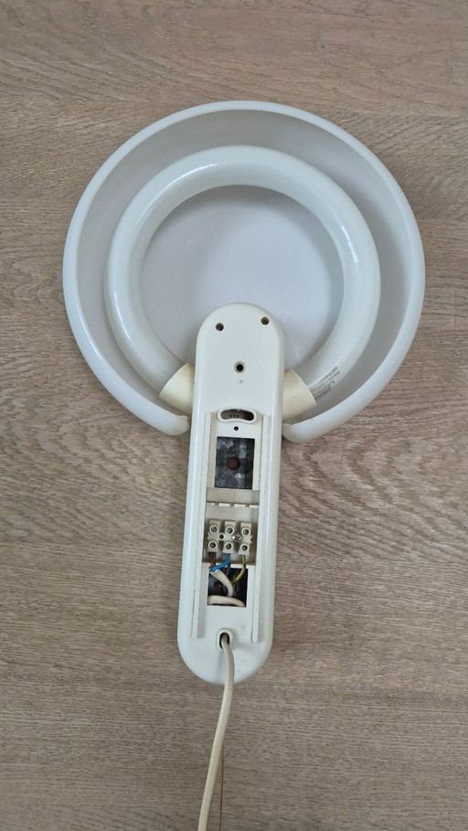 Lampada da parete Ping-Pong di Masanori Umeda per iGuzzini