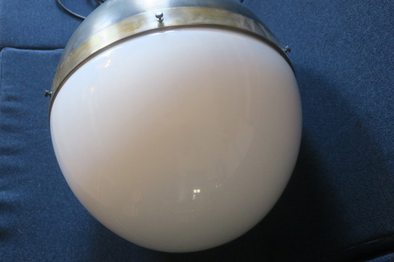 Image 1 of Grande lampada a sospensione Hicks in bronzo e vetro lattimo di Thomas O'Brien, USA