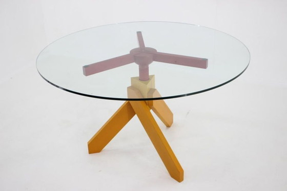 Image 1 of Italiaanse postmoderne verstelbare eettafel met schroefpoten en vier krukken in de stijl van Vico Magistretti, jaren 70.