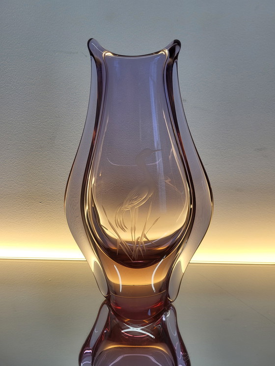 Image 1 of Vase en verre d'art avec grue gravée, Miloslav Klinger, verre de Bohême, années 1970