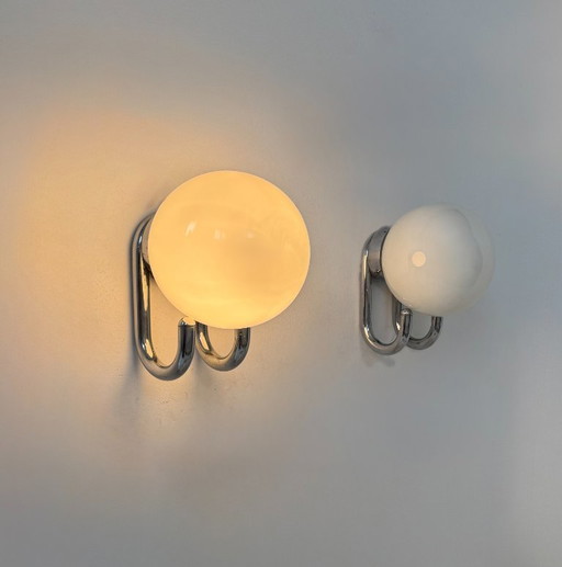 Paire d'appliques vintage, métal chromé et opaline, France, 1960
