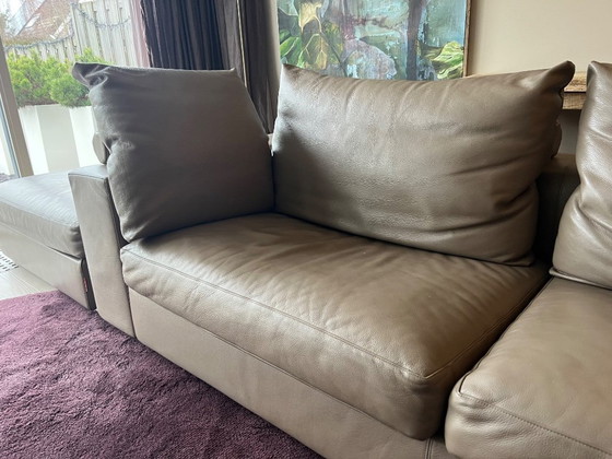 Image 1 of Divano Flexform Groundpiece con pouf - pelle tortora