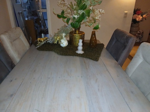 For sale: 6-person dining set and matching coffee table.