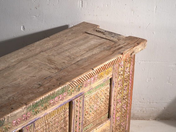 Antikes geschnitztes polychromes niedriges Sideboard aus Kiefernholz – Xinjiang, circa 1900 (photo 21 of 40)