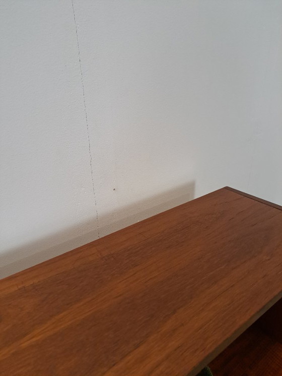 Image 1 of Deens teak vakkenkast met lades en hoge poten, vintage wandkast