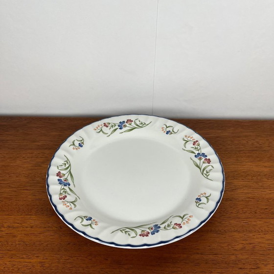 Image 1 of "Hampton Court" dish, Staffordshire, England