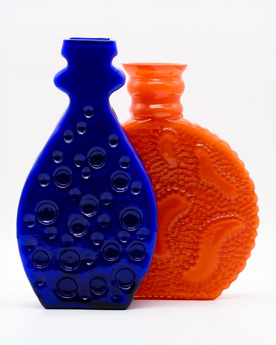 Image 1 of Vintage Mid Century Kristallglaswerk Hirschberg Space-Age Vaas Duo: Gedurfde blauwe en oranje glazen meesterwerken