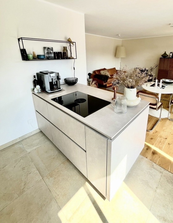 Image 1 of Cucina Nobilia Riva di alta qualità, effetto cemento/sabbia