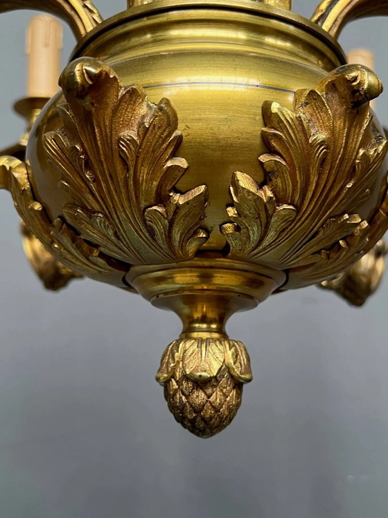 Kroonluchter in Lodewijk XVI-stijl. Massief brons. – Bronze (photo 3 of 8)