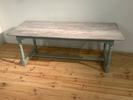 Landelijke vintage boerentafel met groen onderstel in eik