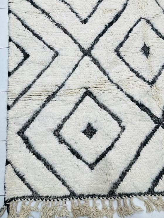 Image 1 of Tapis marocain blanc-noir artisanal 250cmx150cm 