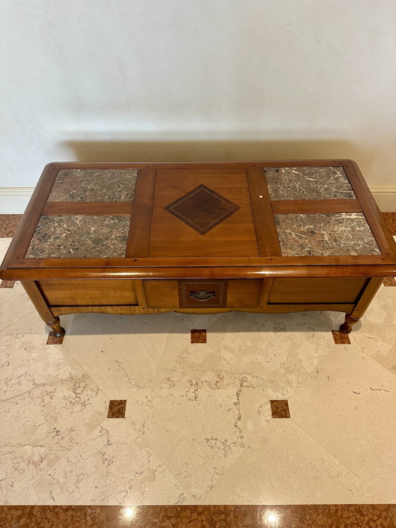 Image 1 of Mesa baja rectangular de madera maciza