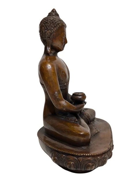 Buda himalayo de bronce en pose de meditación con patra – Siglo XVII – Esculturas, Bronze (photo 3 of 9)