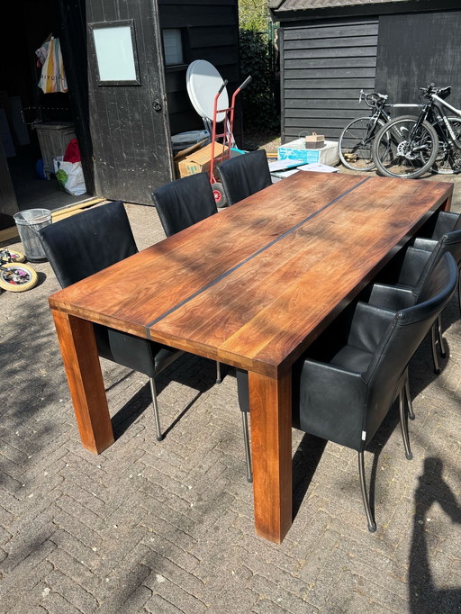 Bert Plantagie stripe notenhouten tafel 220x100cm