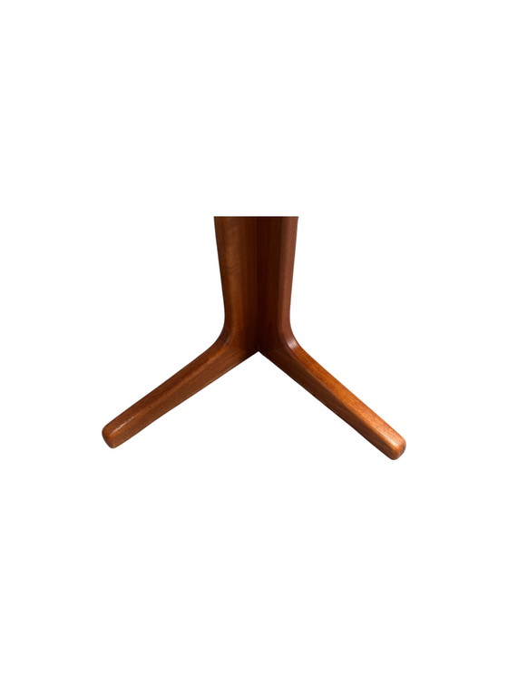 Image 1 of Extendable table