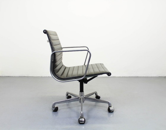Image 1 of Ea117 bureaustoelen ICF Charles & Ray Eames Seats