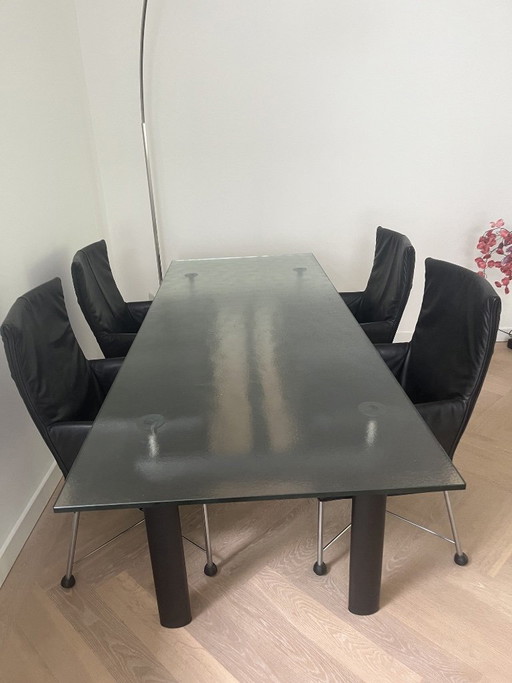 Le Corbusier tafel 220x 85 cm incl. 4 eettafel stoelen Van DongenLeer