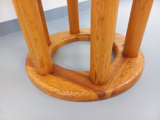 Image 1 of Vintage Scandinavian round dining table by Rainer Daumiller in pine from the 1960s/70s with extensions