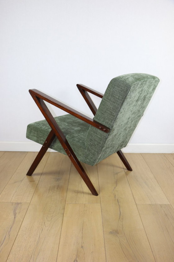 Image 1 of Vintage loft-fauteuil in olijfgroen, net als een spijkerbroek.