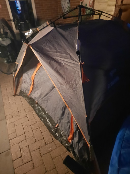 Nieuwe tent nooit gebruikt is overbodig 