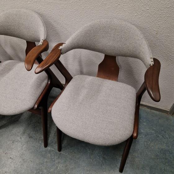 Image 1 of 6 Kuhhornstühle, neu bezogen von Awa Louis van Teeffelen