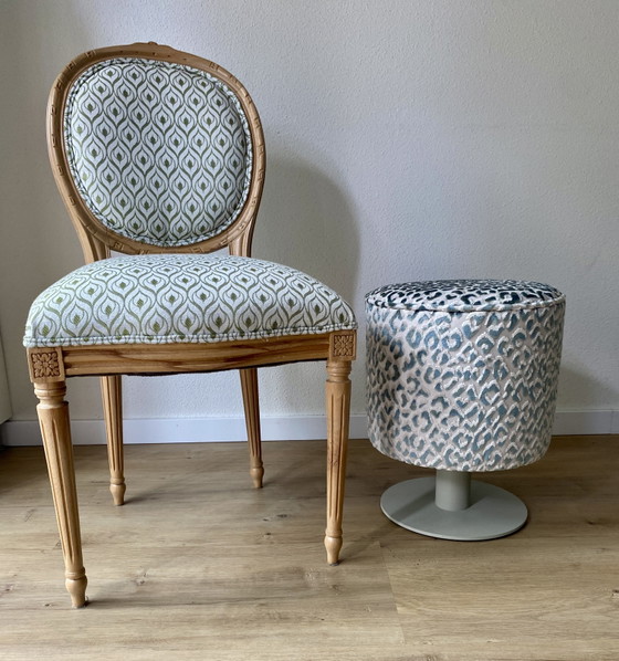 Set Upcycled Unico: Due Poggiapiedi e Pouf Design McDonald's Rivestiti su Base in Acciaio – Handmade, Metal (photo 7 of 10)