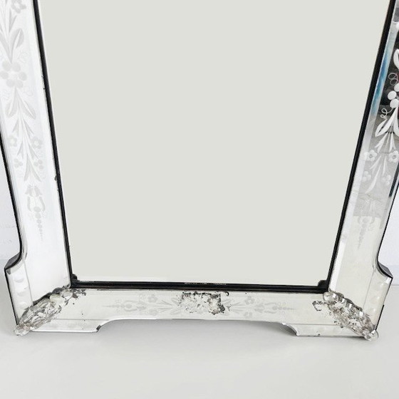 Image 1 of Miroir vénitien ancien, verre gravé, motif floral, années 1900