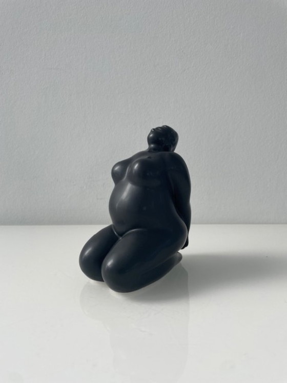 Image 1 of Set di 2 statuette femminili moderne in ceramica nera opaca