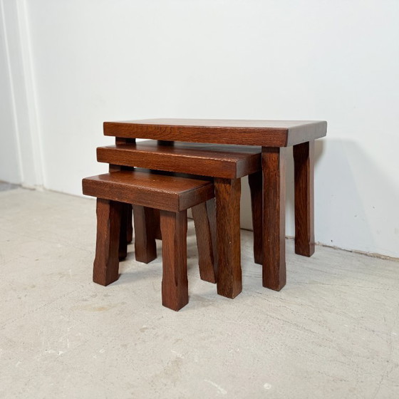 Image 1 of Satz von 3 brutalistischen Eichenbeistelltischen